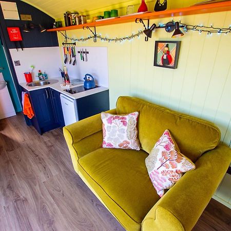 The Gambo Shepherd'S Hut Kidwelly Exterior foto
